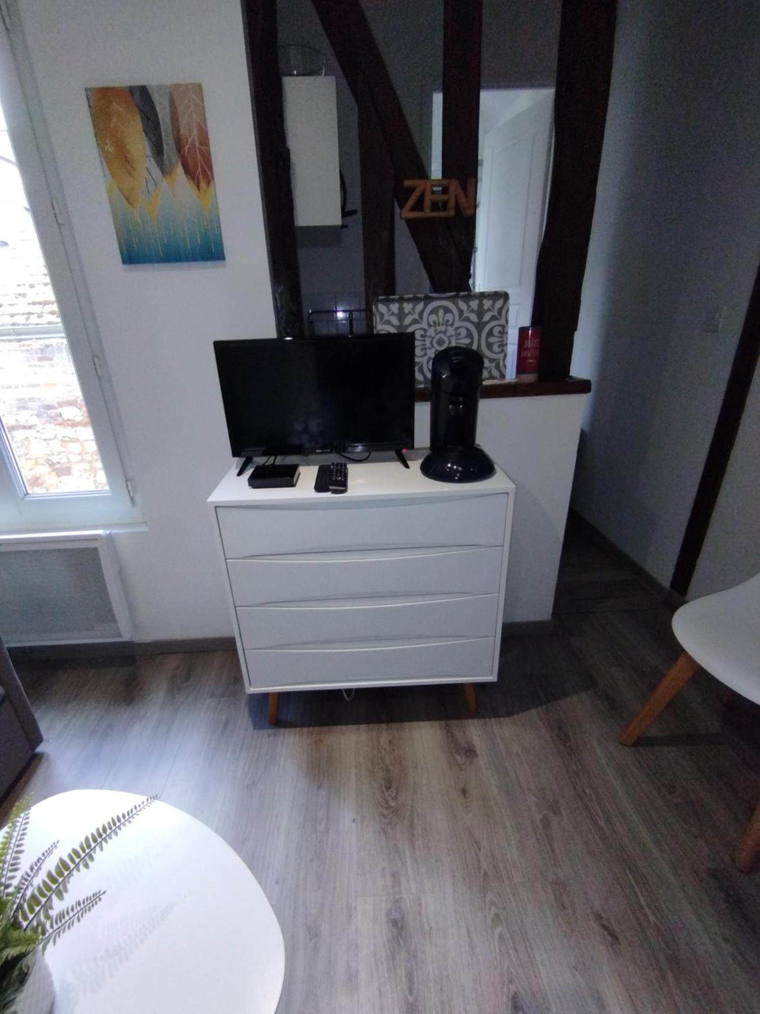 Studio Charmant Confortable Tv Centre Ville Louviers Extérieur photo