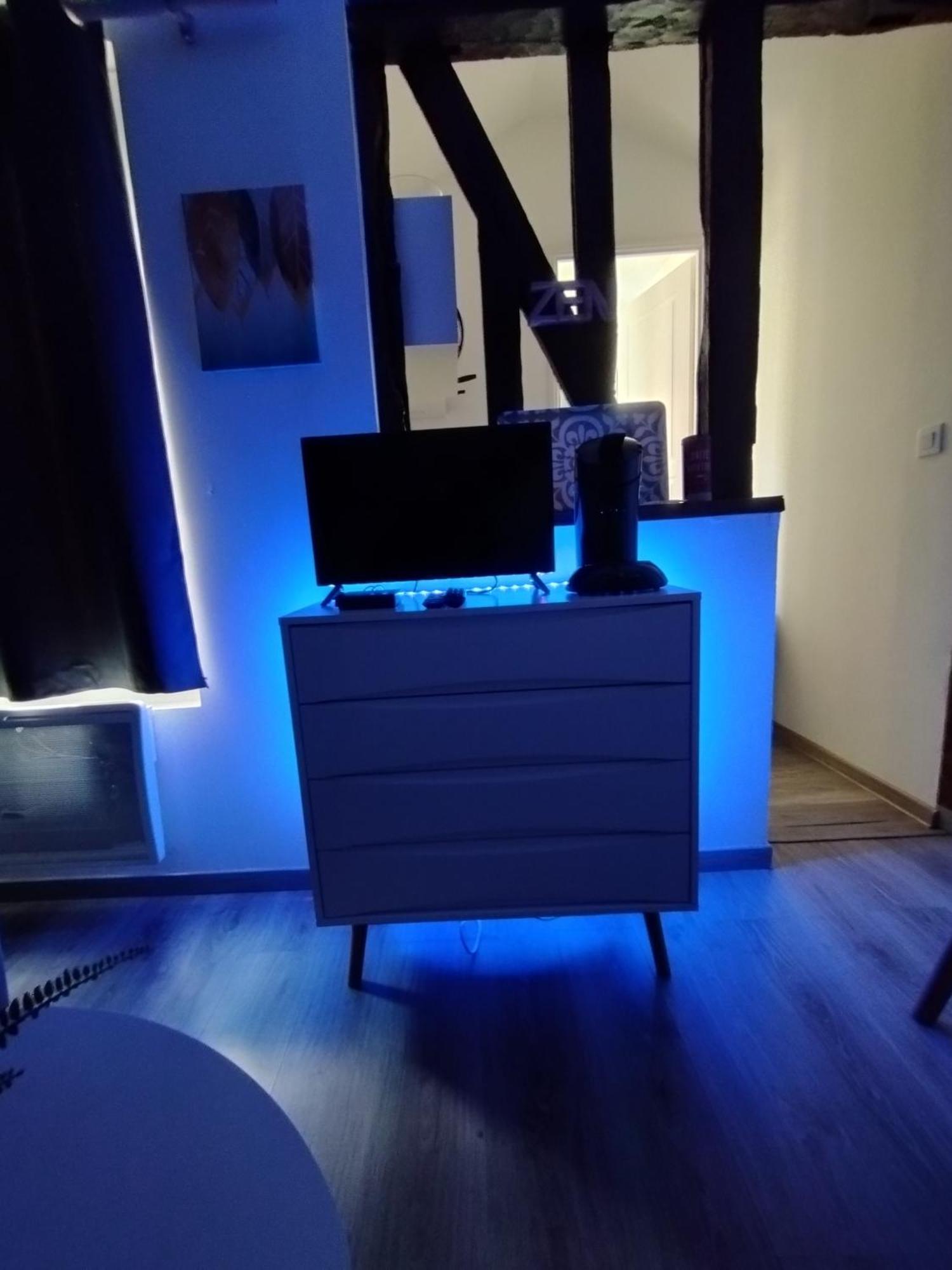 Studio Charmant Confortable Tv Centre Ville Louviers Extérieur photo